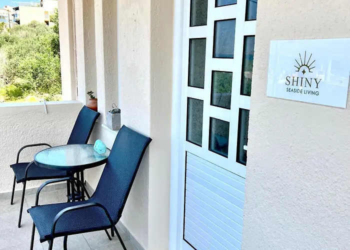 “Shiny” Sea View Apartment At Istron